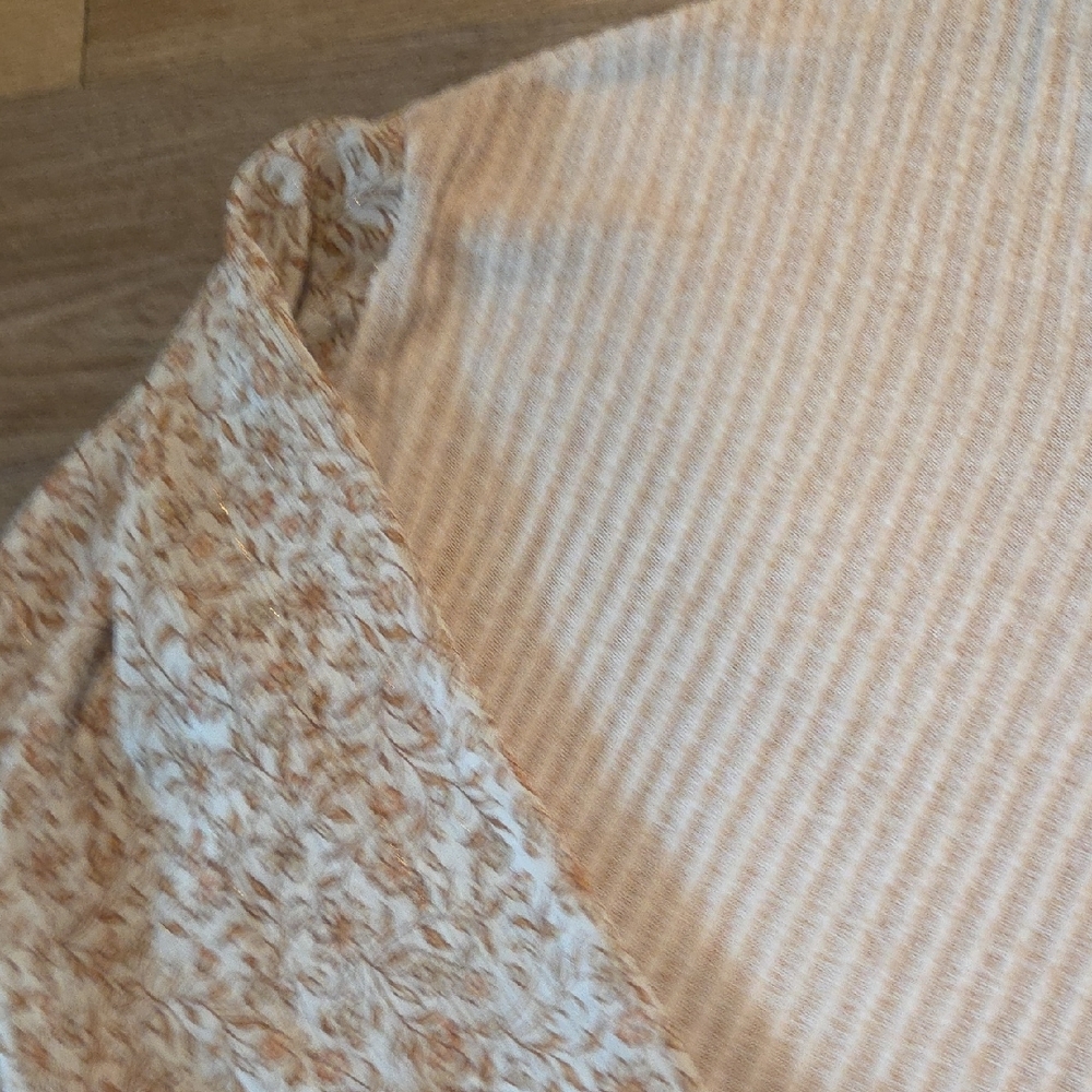 Daytrip Beige and Tan Floral Blouse - Picture 4 of 5